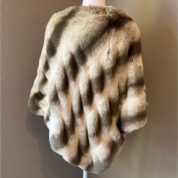 Donna Salyers Fabulous Faux Furs CoutureāPoncho (O/S) - Picture 3 of 4